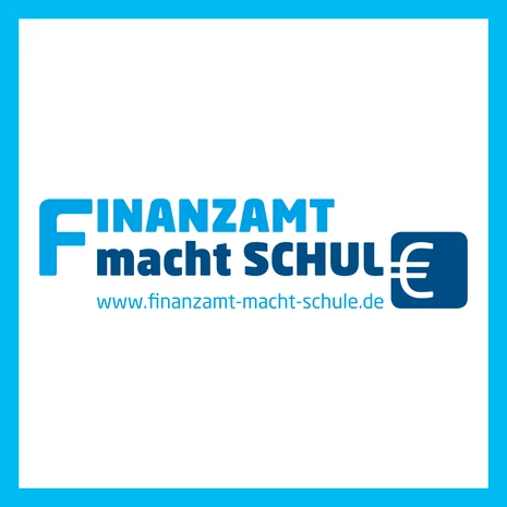 www.finazamt-macht-schule.de Abbildung des Slogans „Finanzamt macht Schule“ mit dem E in Schule als Euro Zeichen. Darunter steht die Website www.finazamt-macht-schule.de