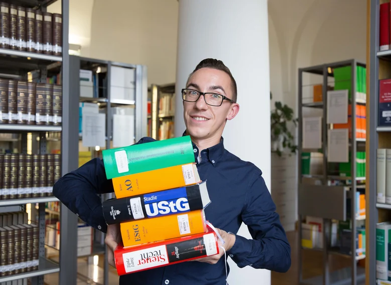 Abbildung von dem Steuerprüfer Jonny